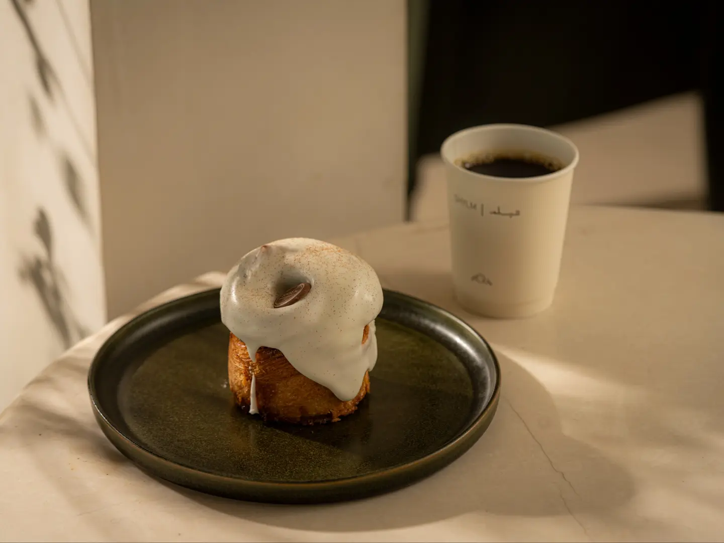 قهوة اليوم و كعكة القرفة