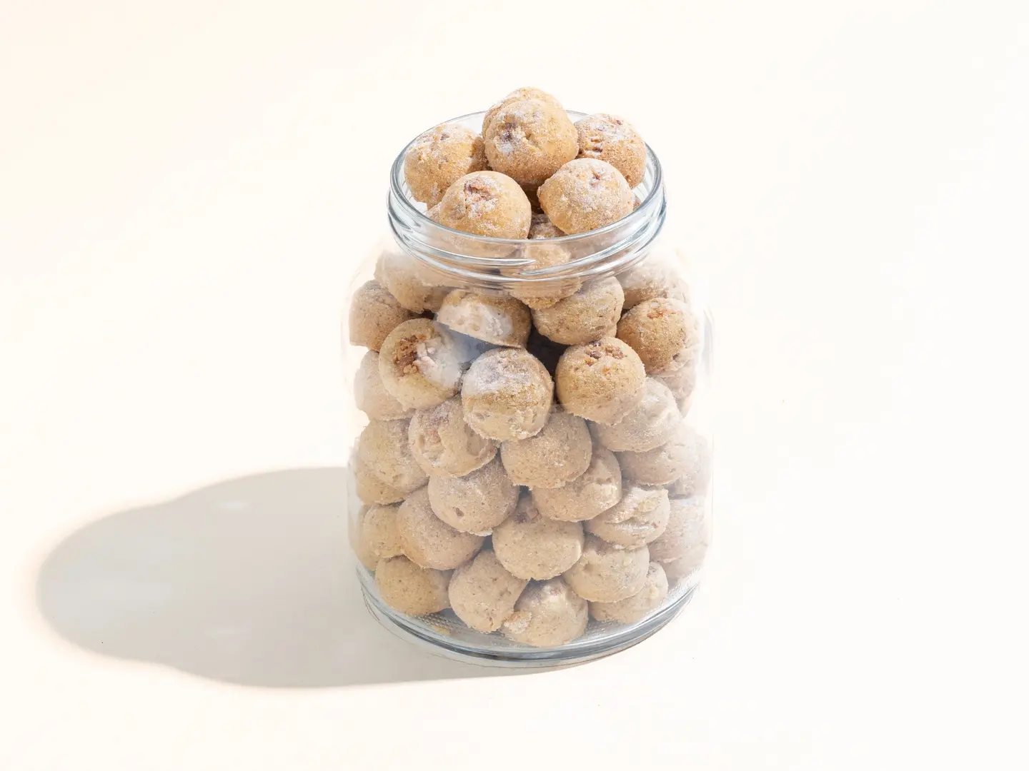 غريبة باللوز