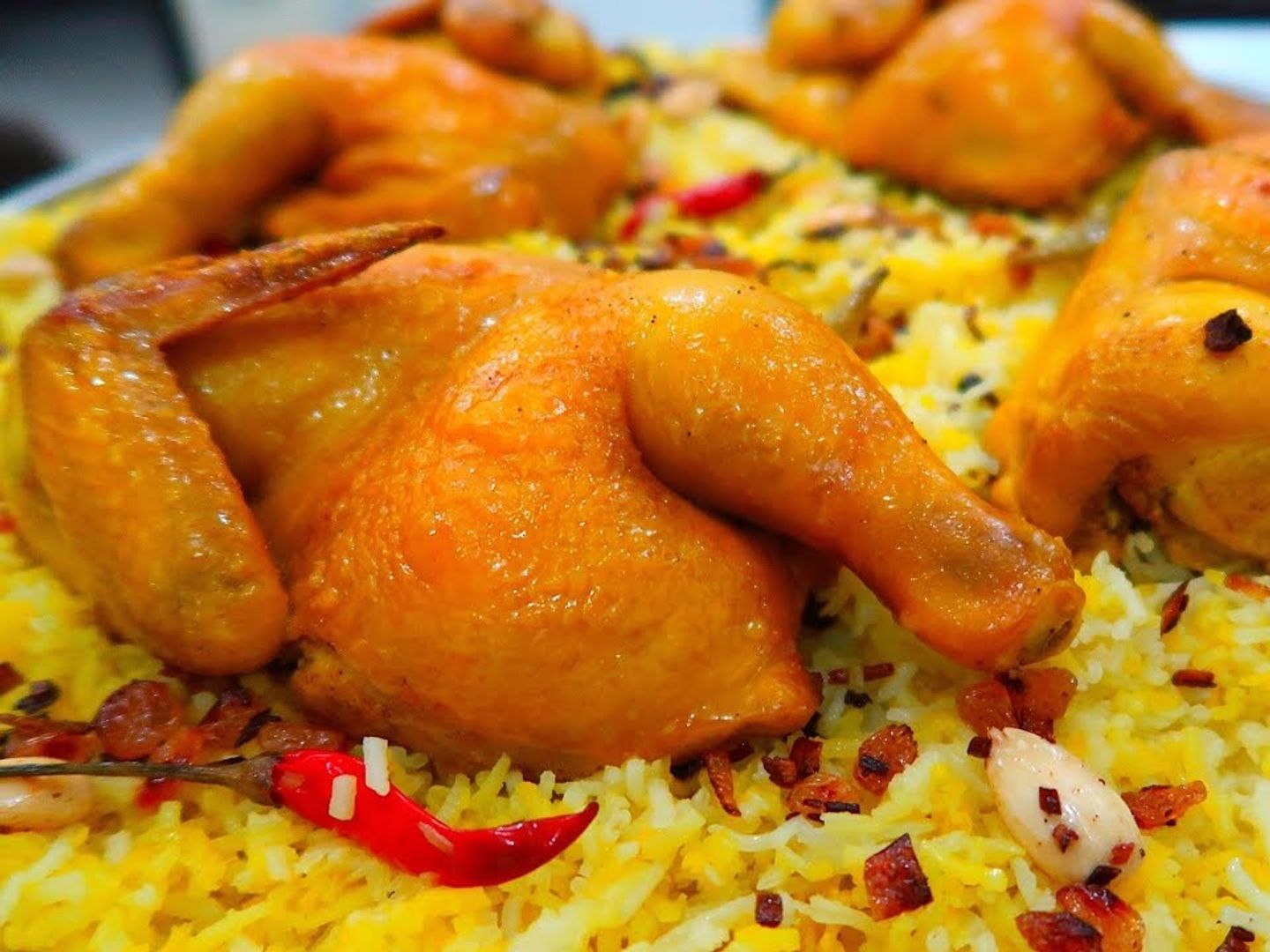 دجاج مندى مع الارز - حبة كاملة .