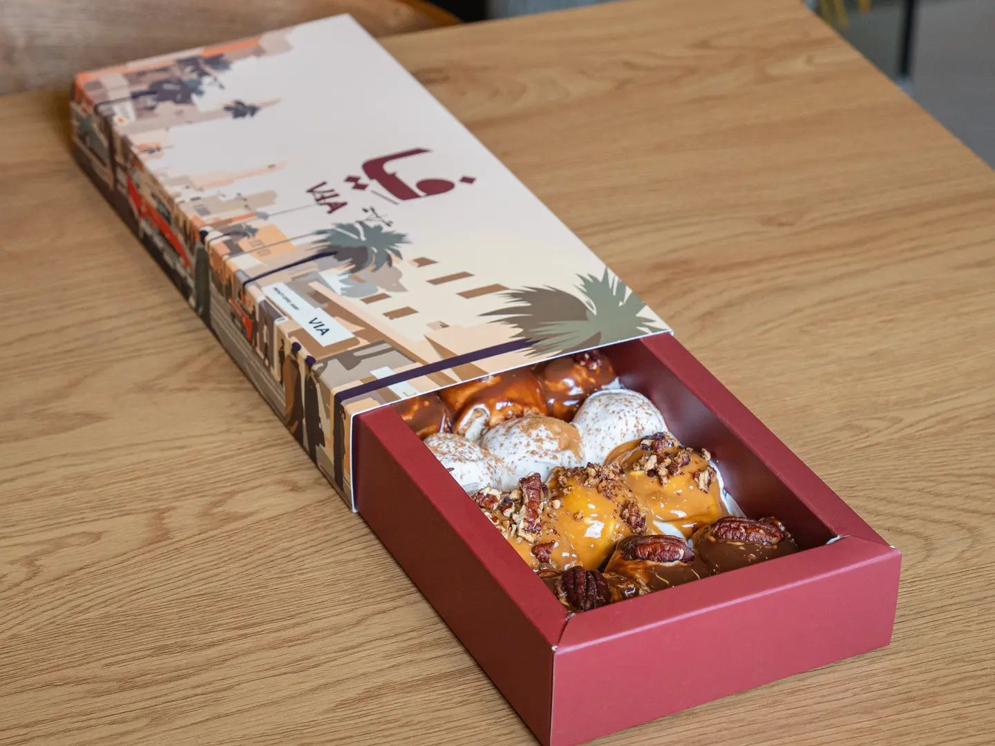 Mini Cinnamon Box   18 Pieces, Inside A Uniquely Designed Box For Gatherings And Formal Occasions