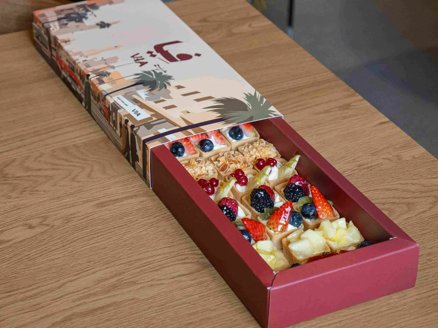 بوكس ميني تارت فواكه - 21 قطعة، داخل بوكس بتصميم فريد للجمعات، المناسبات الرسمية