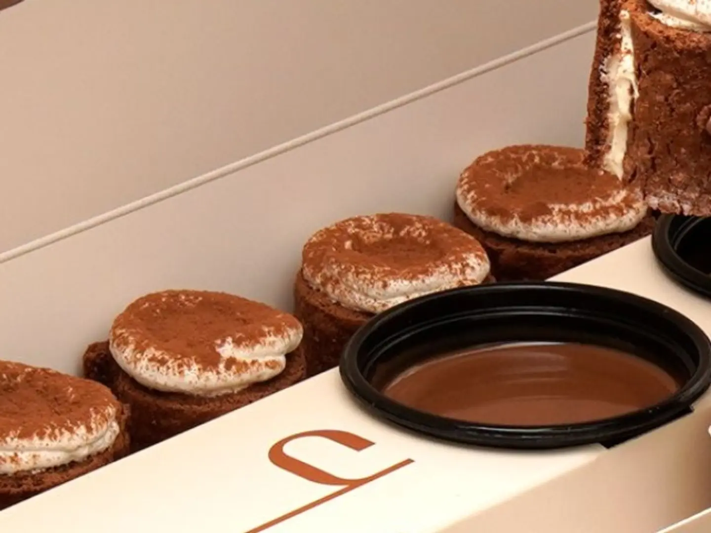 سويس رول شوكلت بوكس 16 حبة