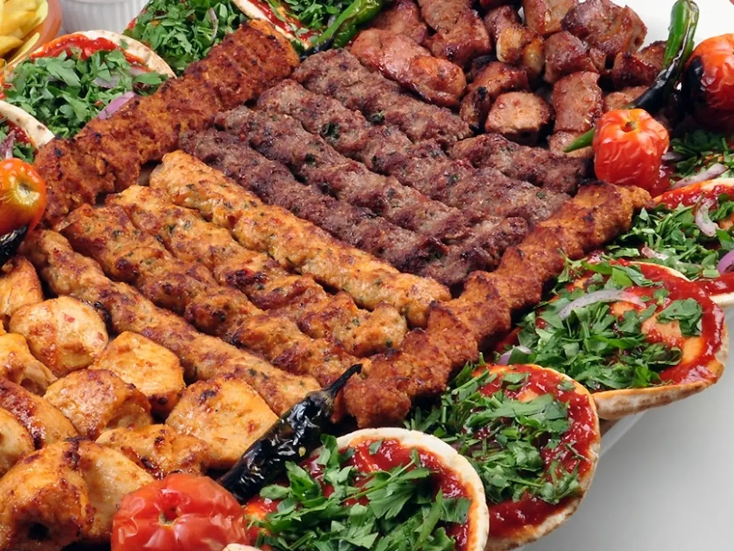 صحن مشاوي مشكل 12 سيخ