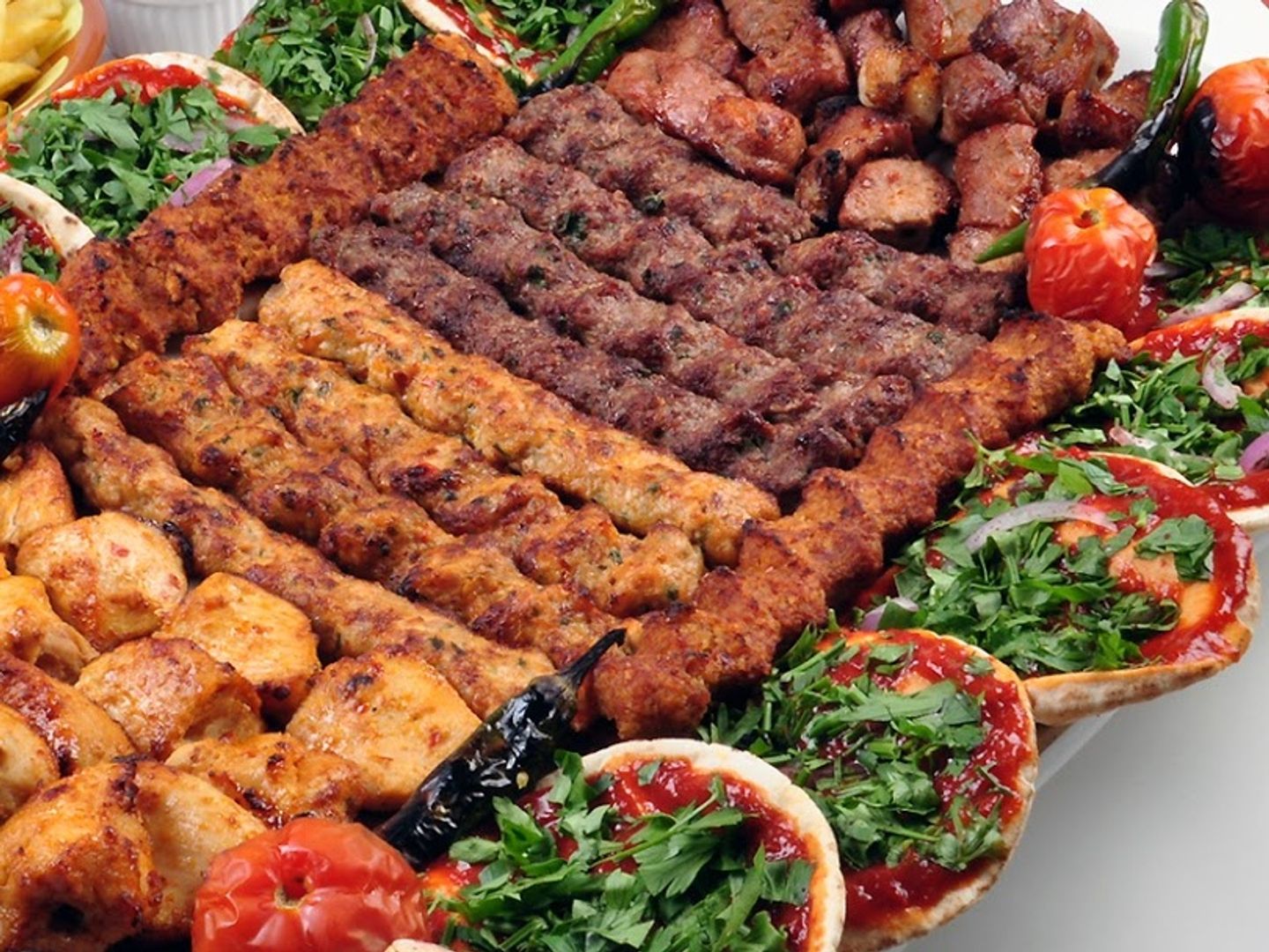 صحن مشاوي مشكل 12 سيخ