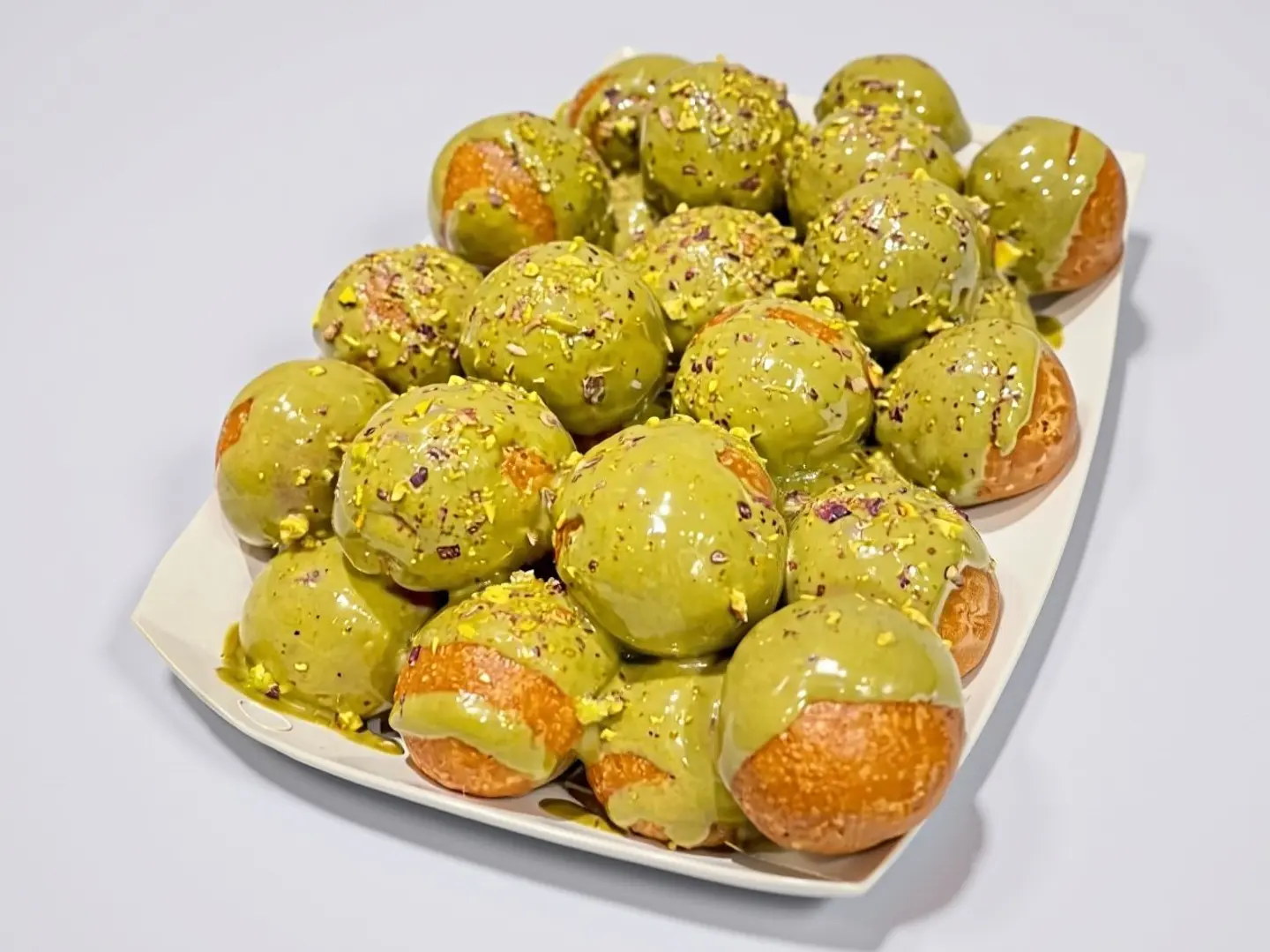 لقيمات بيستاشيو وسط