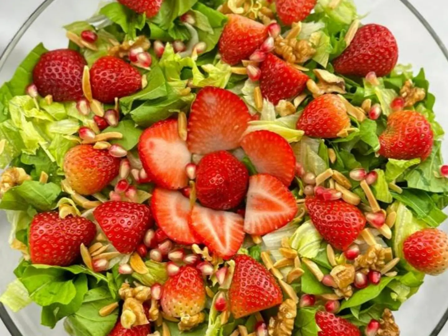 سلطه فراولة