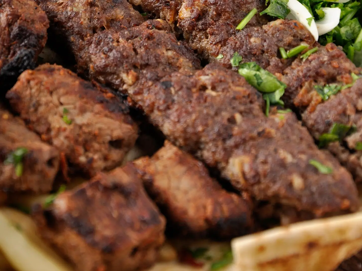 صحن مشكل لحم