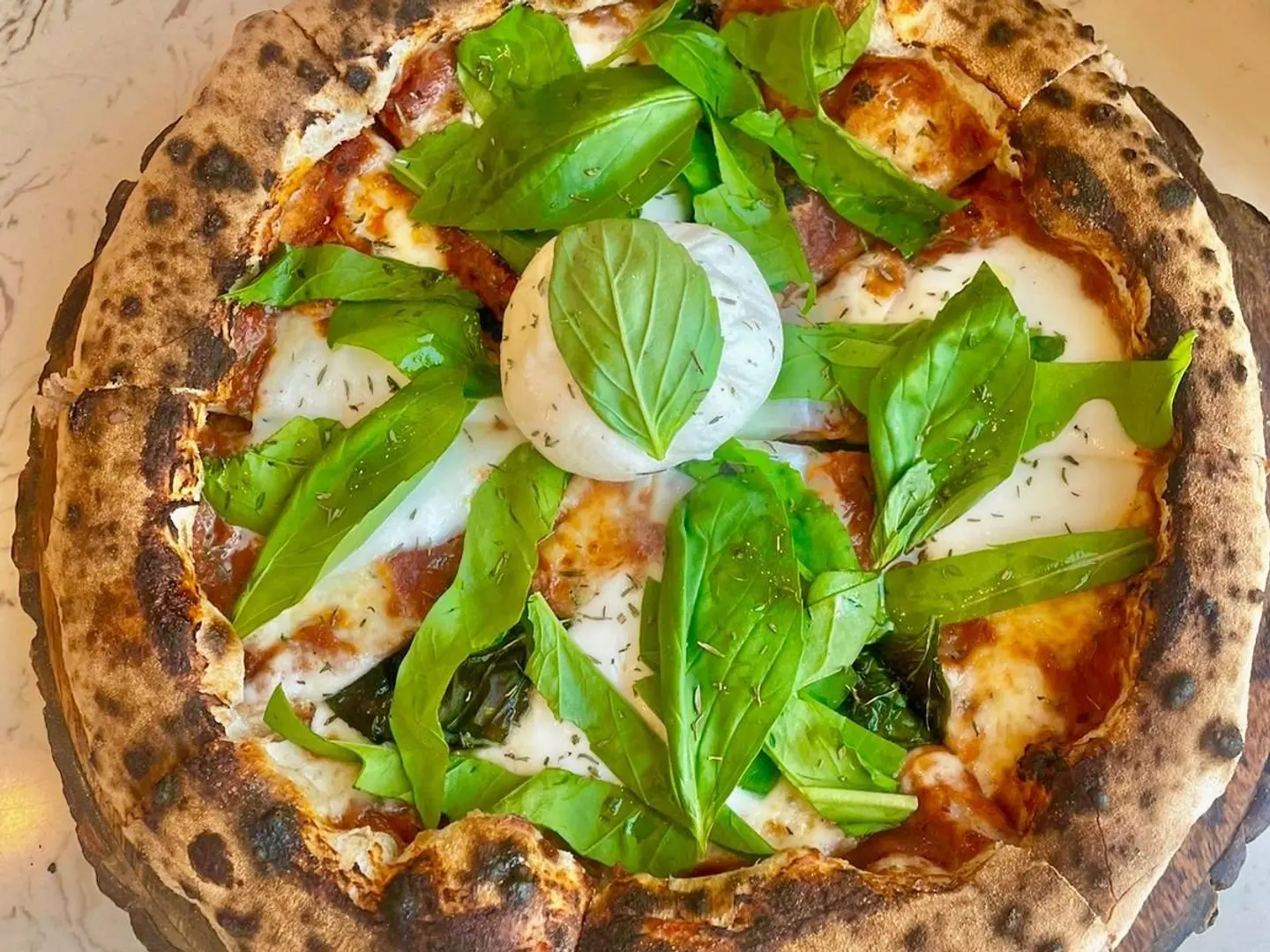 بيتزا نابولي بوراتا