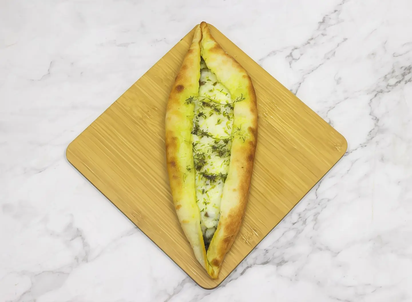 فطيره زعتر وجبنة