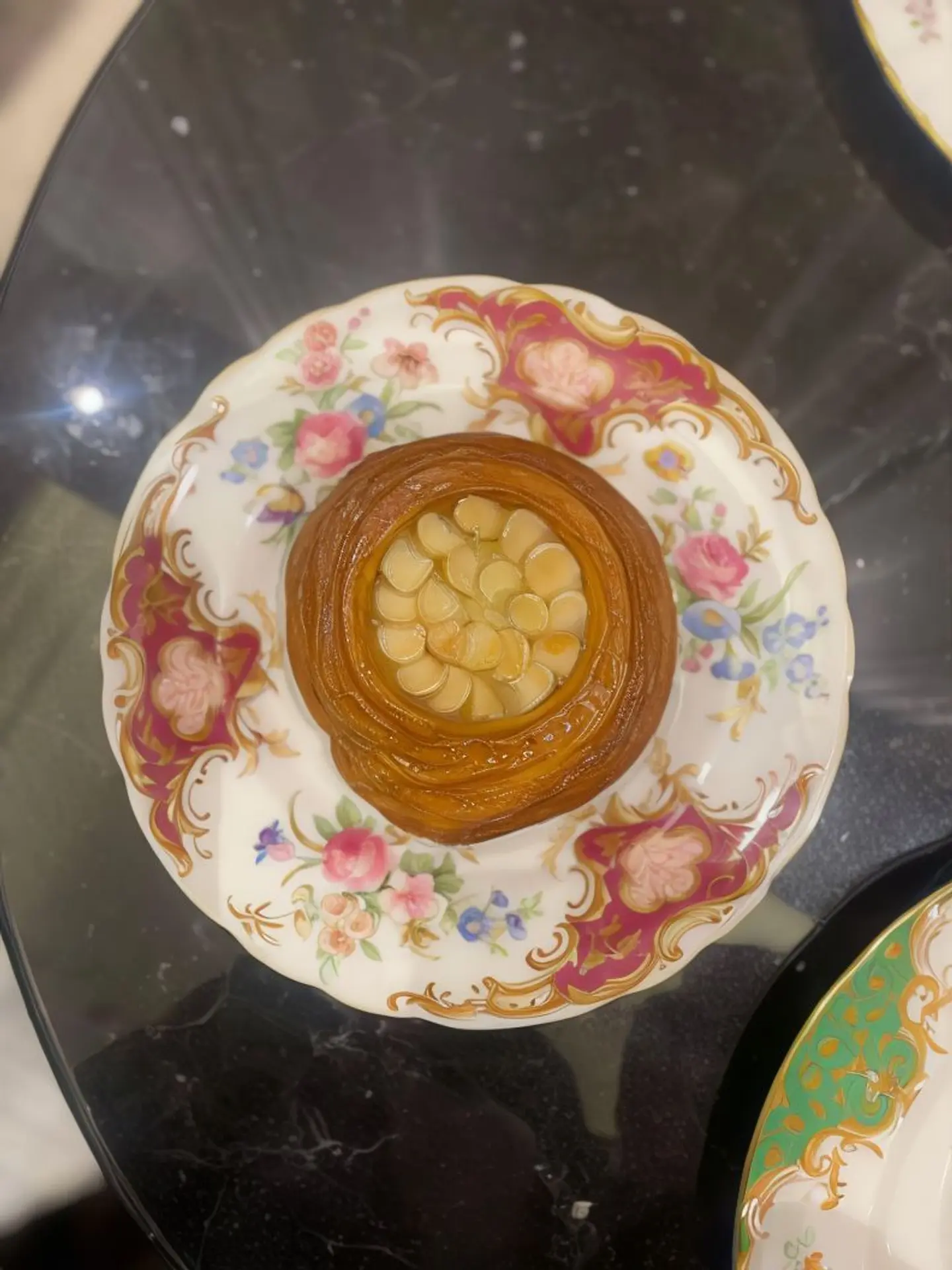 دانيش اللوز
