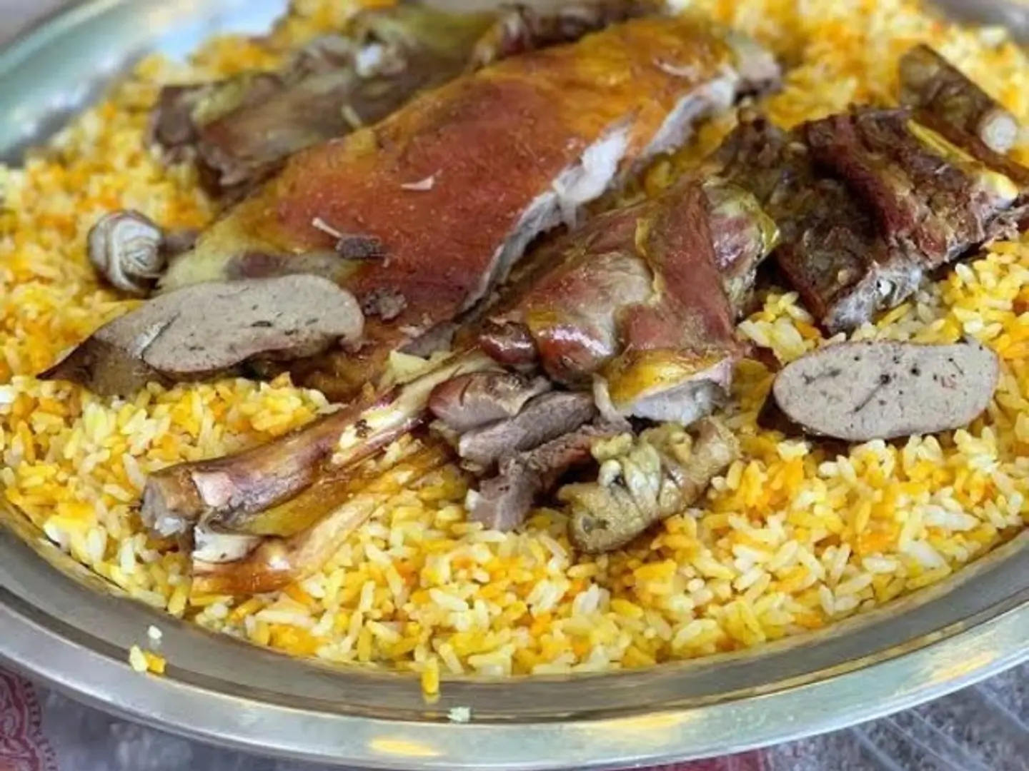 نفر لحم مندي مع رز مندي