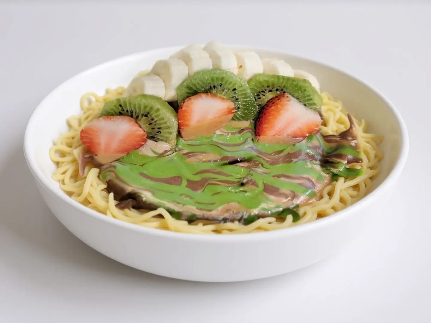 فوتوتشيني كريب نيوتلا وبستاشيو (فواكه اختياري)