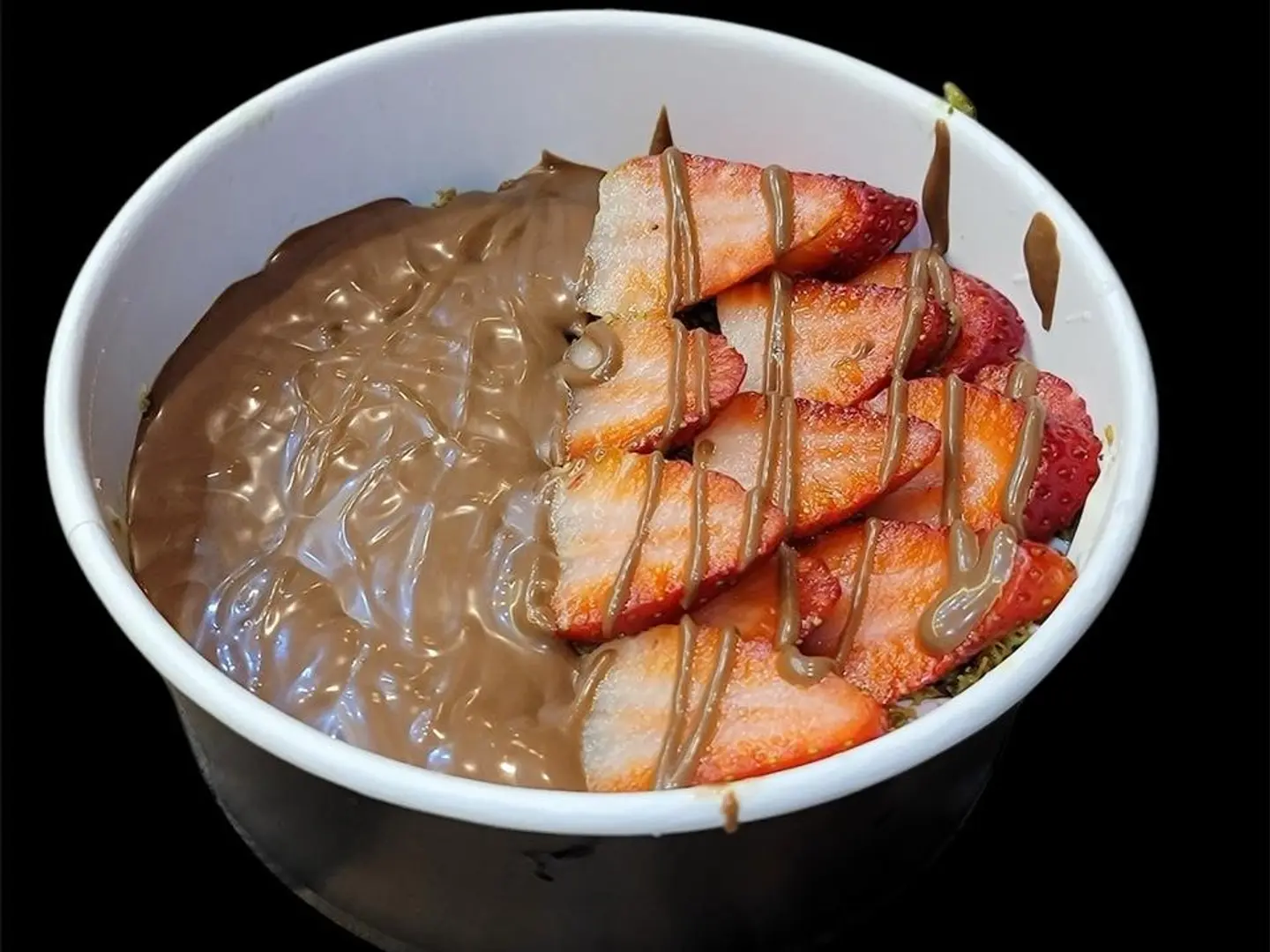 كنافه بووم نيوتيلا مع فراوله