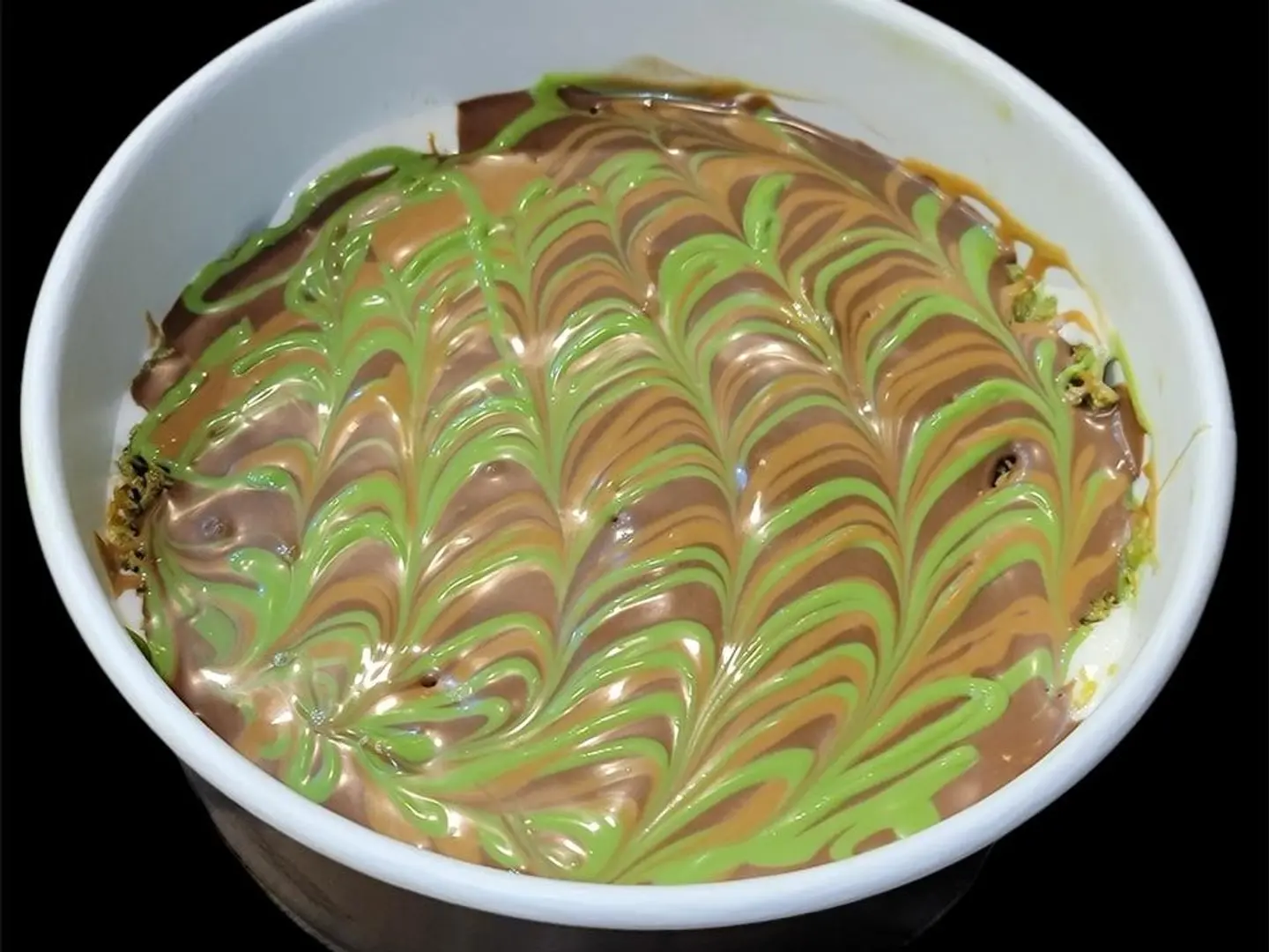 كنافه بووم مشكل صوص نيوتيلا وبستاشيو