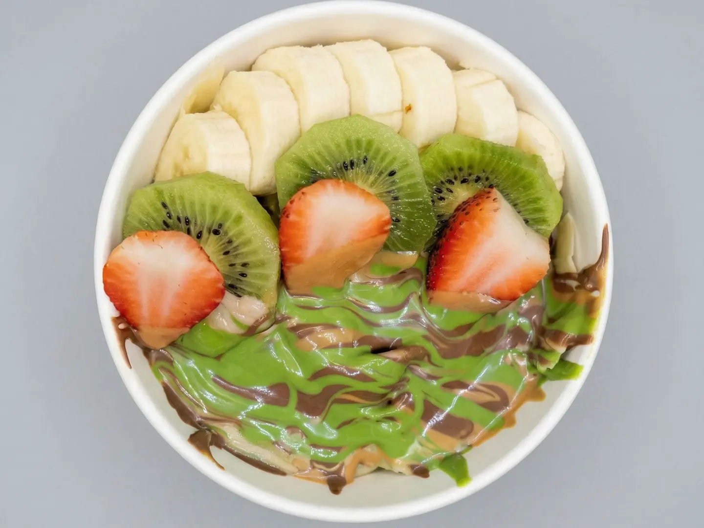 فوتوتشيني كريب نيوتلا وبستاشيو (فواكه اختياري)