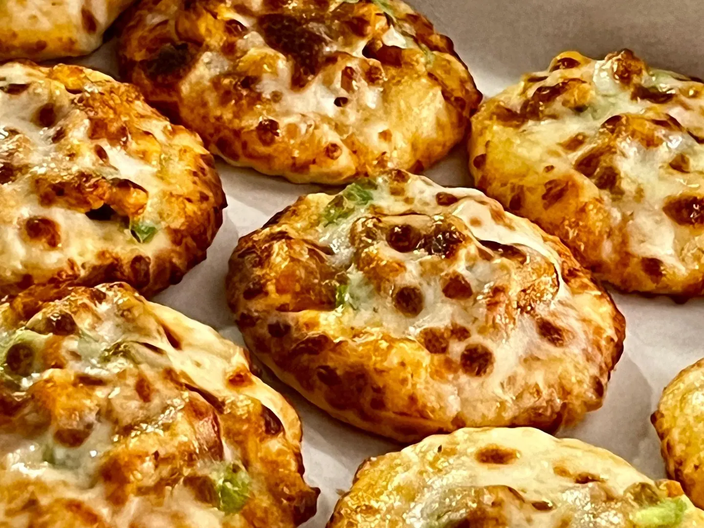 بوكس 12 مني بيتزا