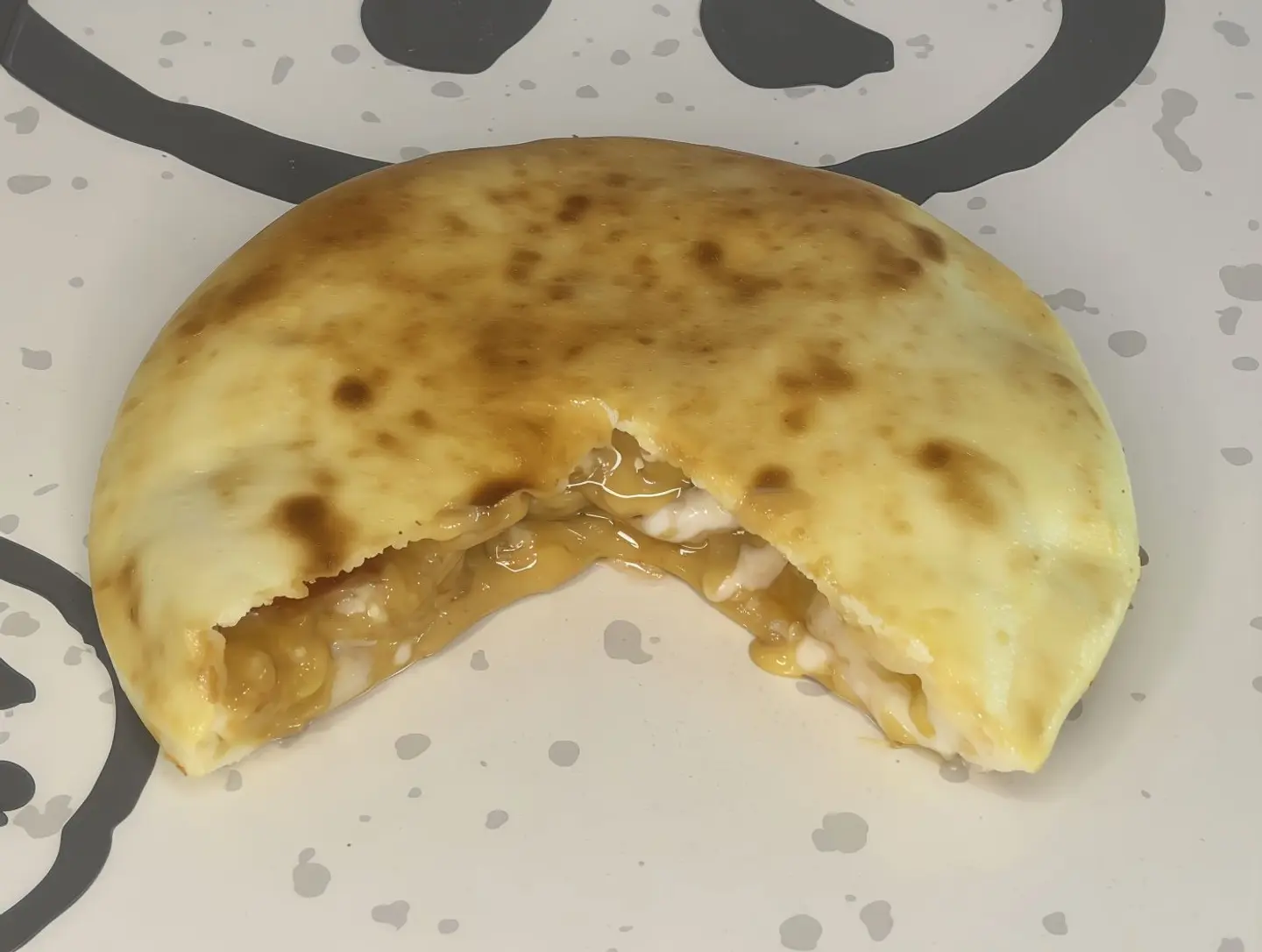 فطيرة جبن وفول سوداني ومربي