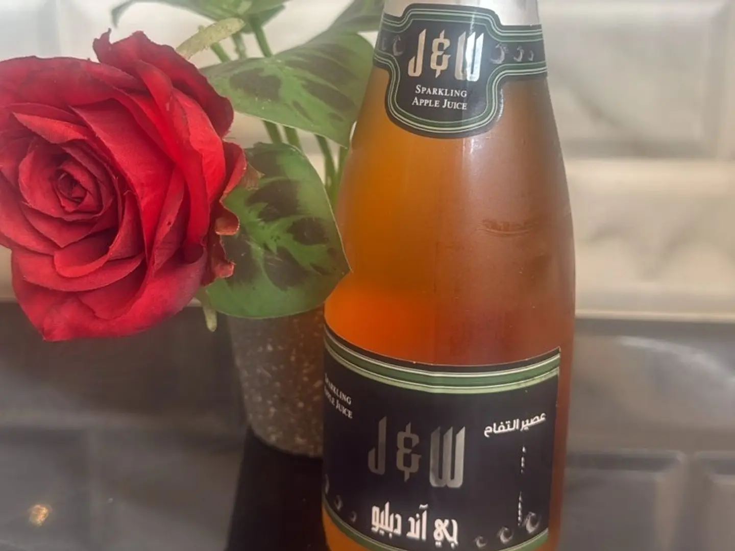 عصير التفاح الفوار 750 مل