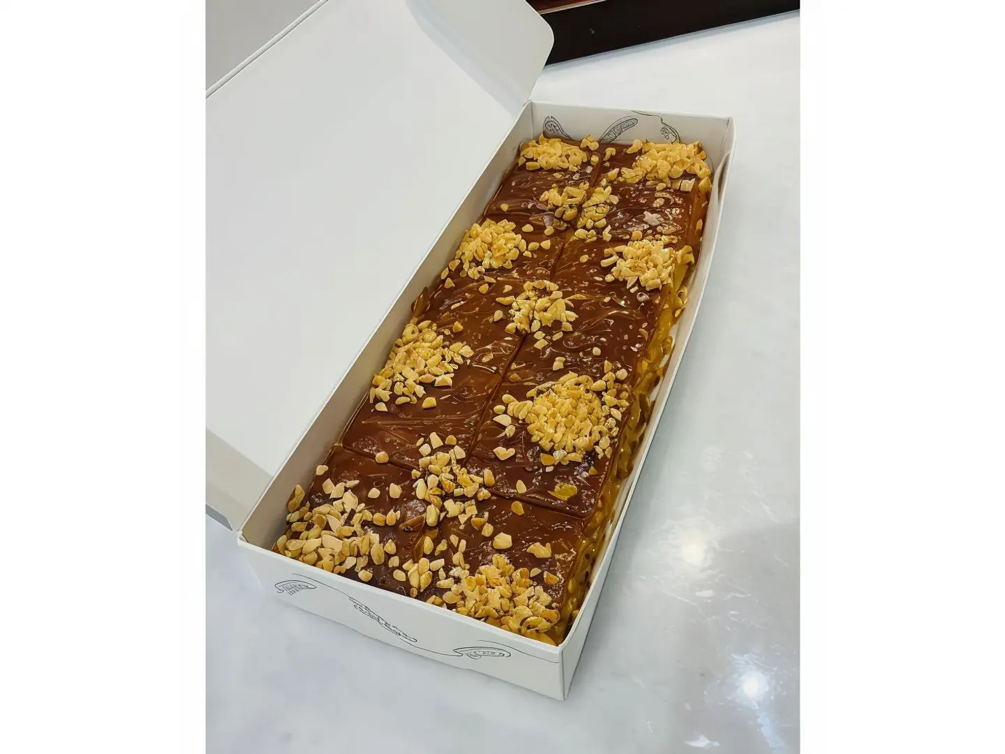 Date Basbousa Box With Cream