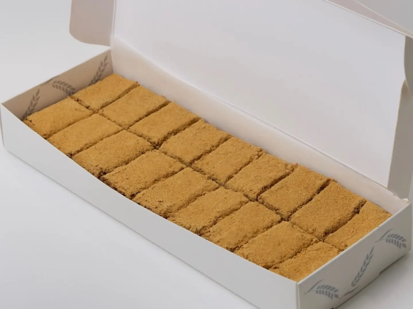 بوكس بسبوسة حليب محموص مع القشطة