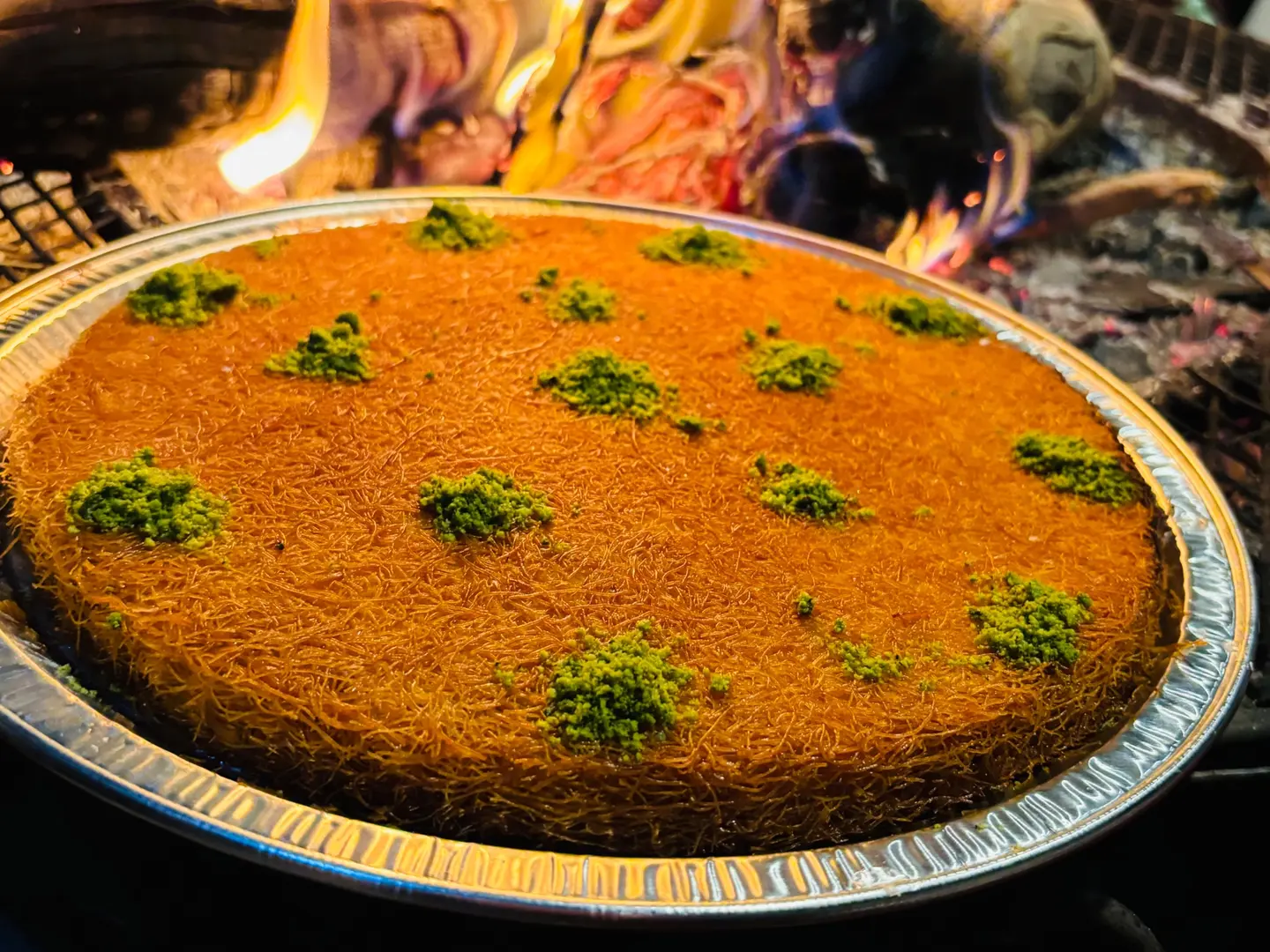 كنافة قشطة وتمر حجم كبير