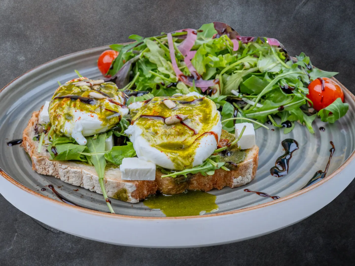 بيستو بيض بيندكت