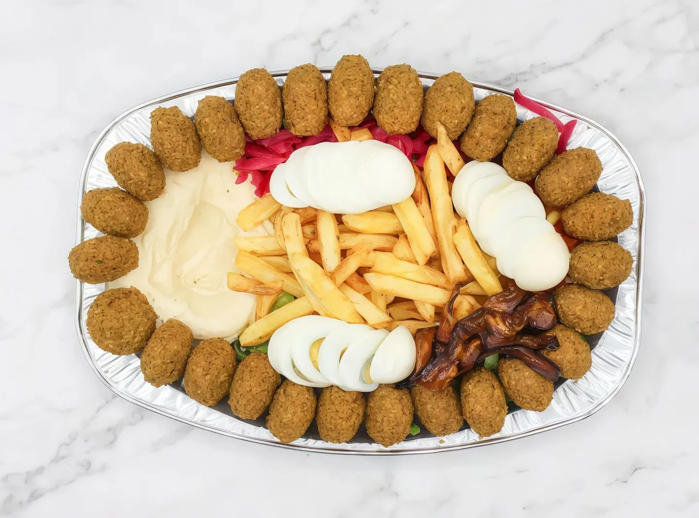 صحن فلافل عادي و محشي كبير, مع اختيارك من 2 من المشروب الغازي