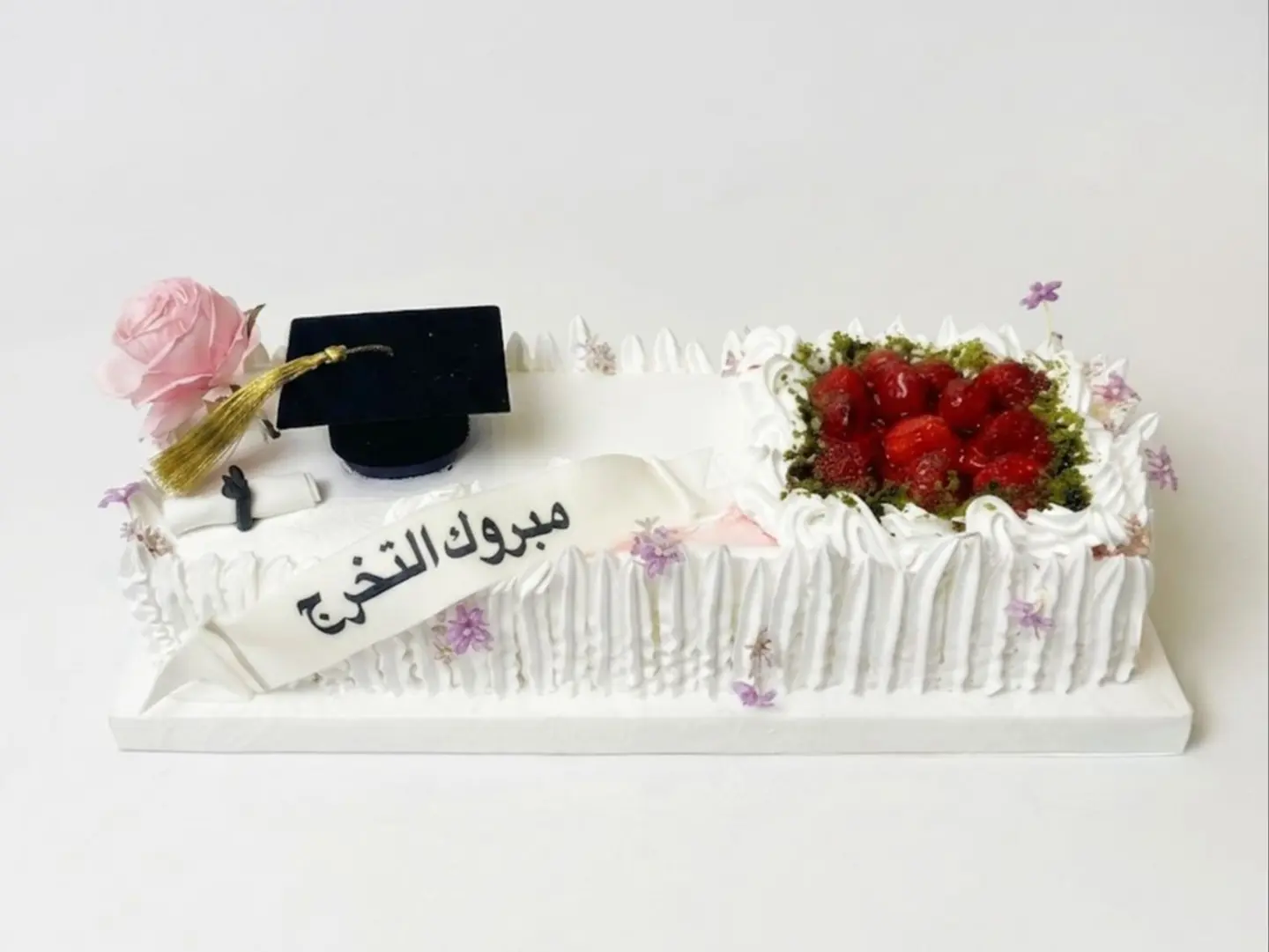كيك التخرج - توت احمر