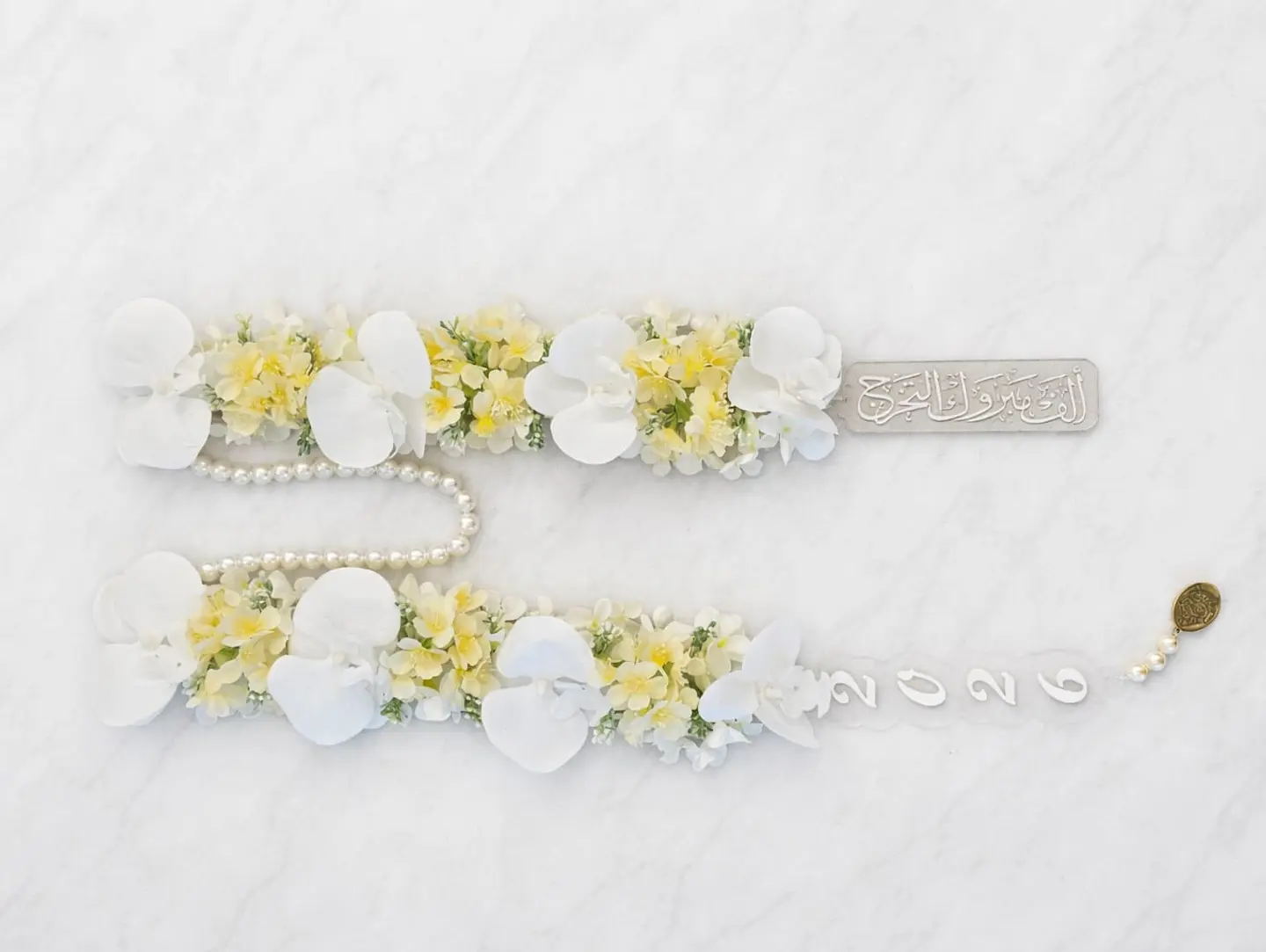 Elegant Graduation Flower Necklace In Light Yellow And White