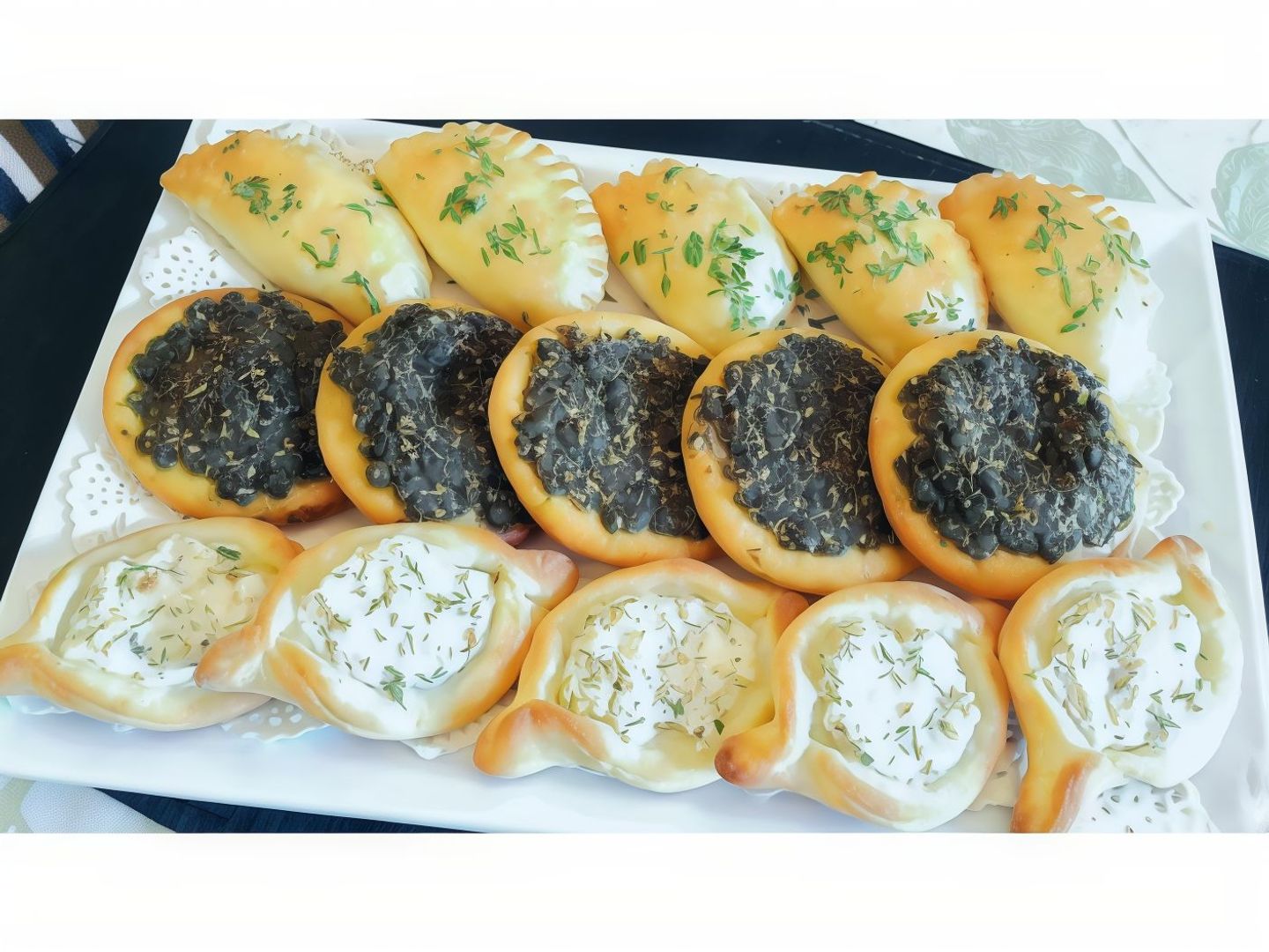 فطائر جبن مع زعتر و زيتون