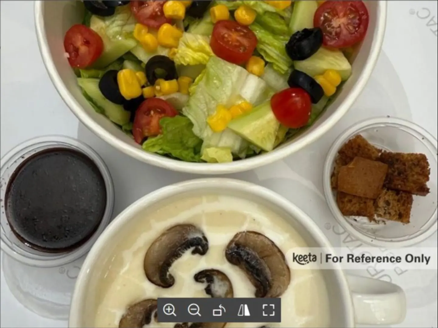 سلطة خضار مع شوربة الفطر