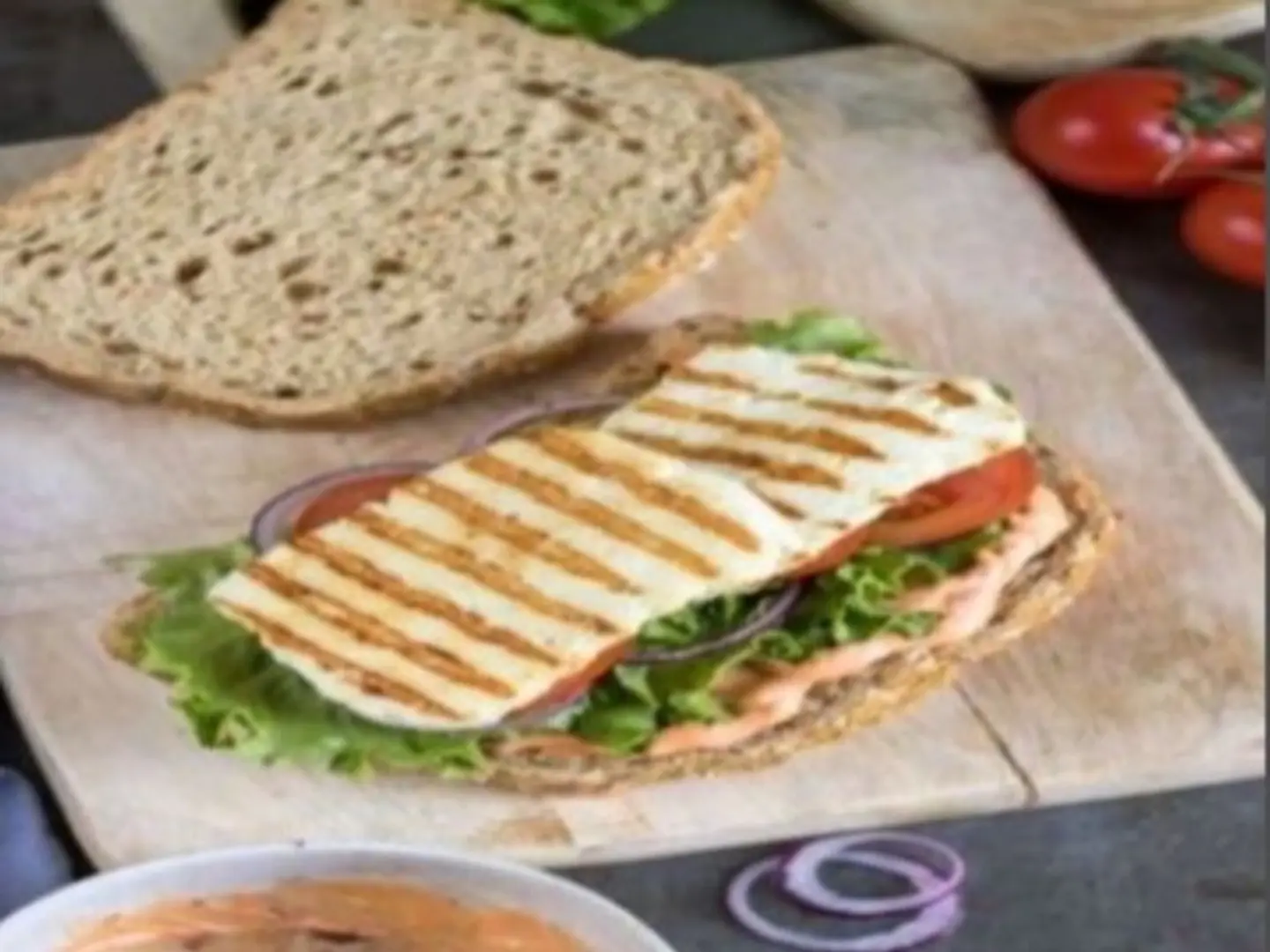 شطيرة حلومي