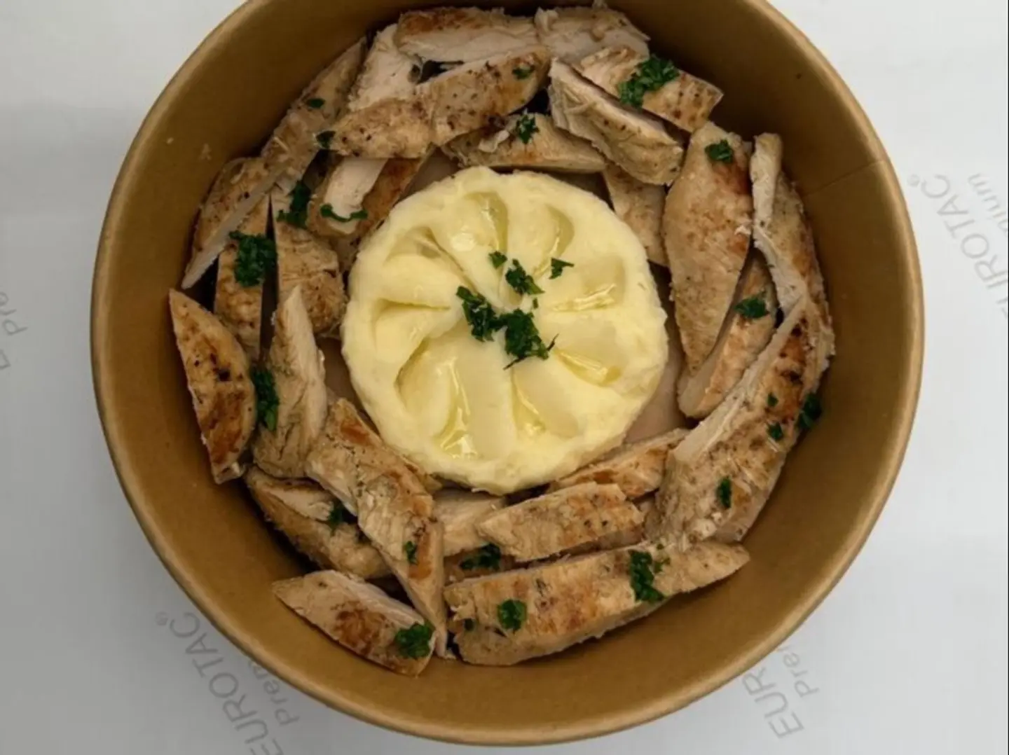 بطاطس مهروسه مع اللدجاج المشوي