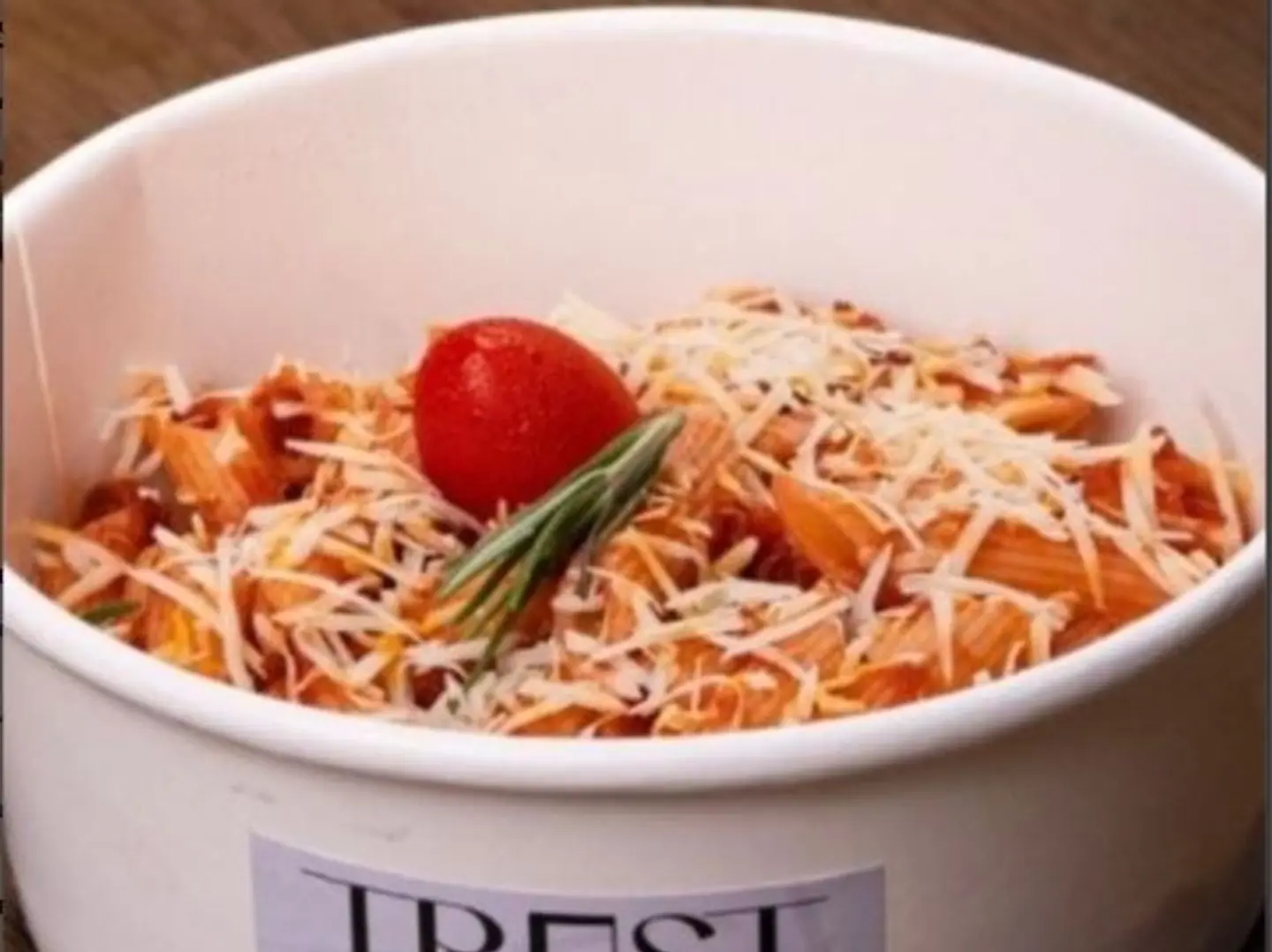 معكرونة بالصلصة الوردية