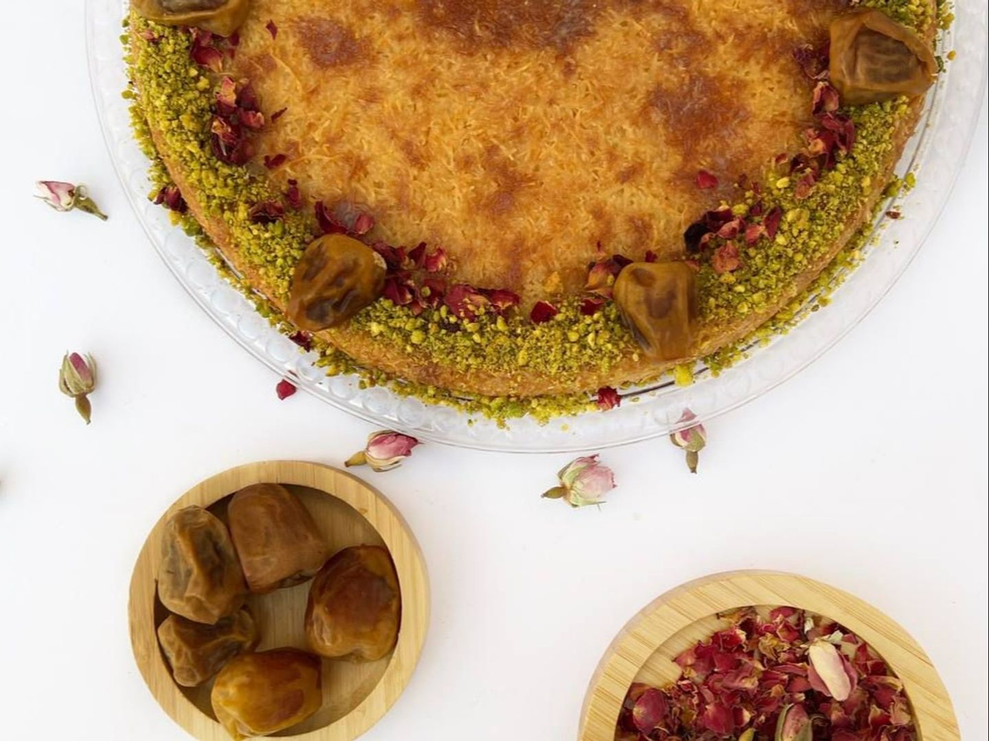Kunafa With Cream, Dates And Almonds - Small
