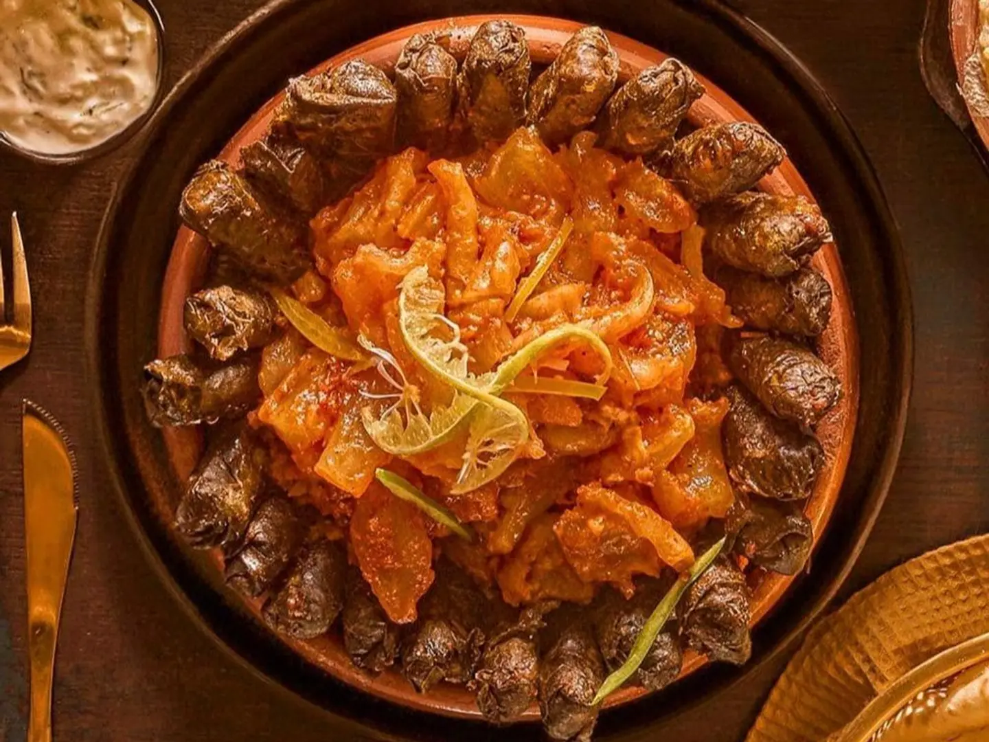 طاجن كوارع مع ورق العنب