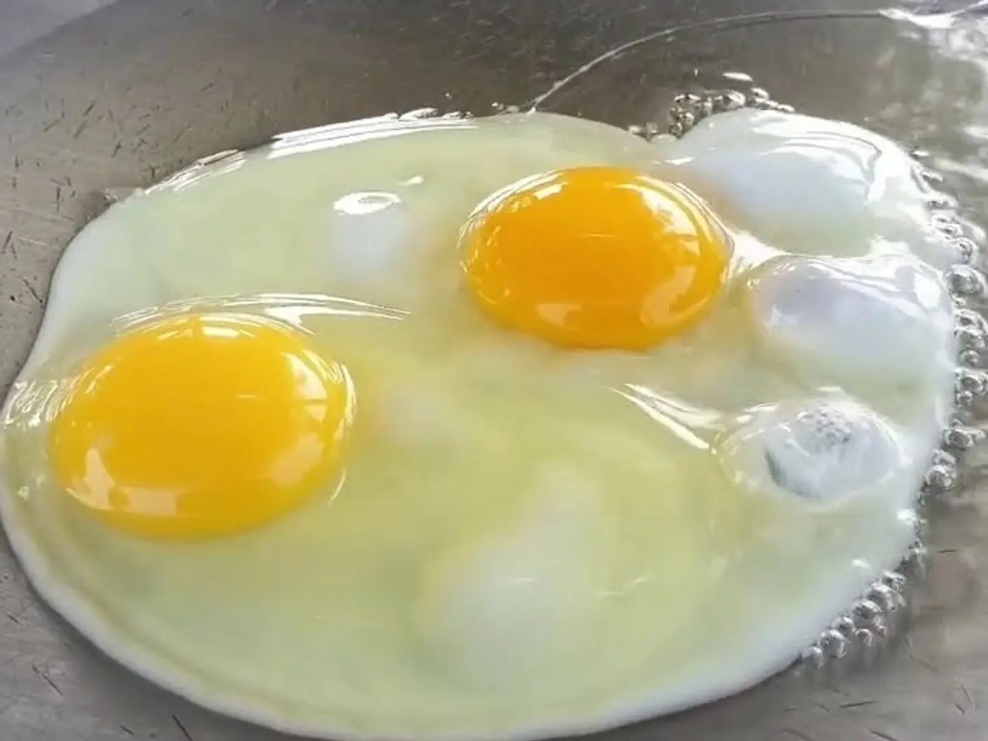 نصف بيض مقلي