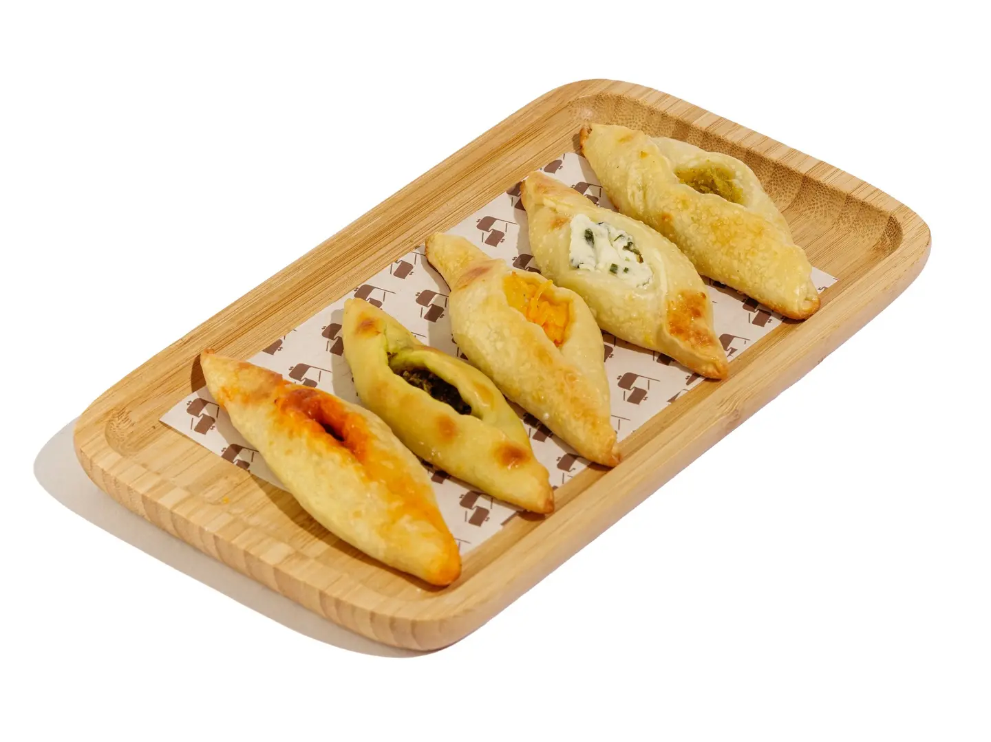 بوكس معجنات ١٥ قطعة متنوعة