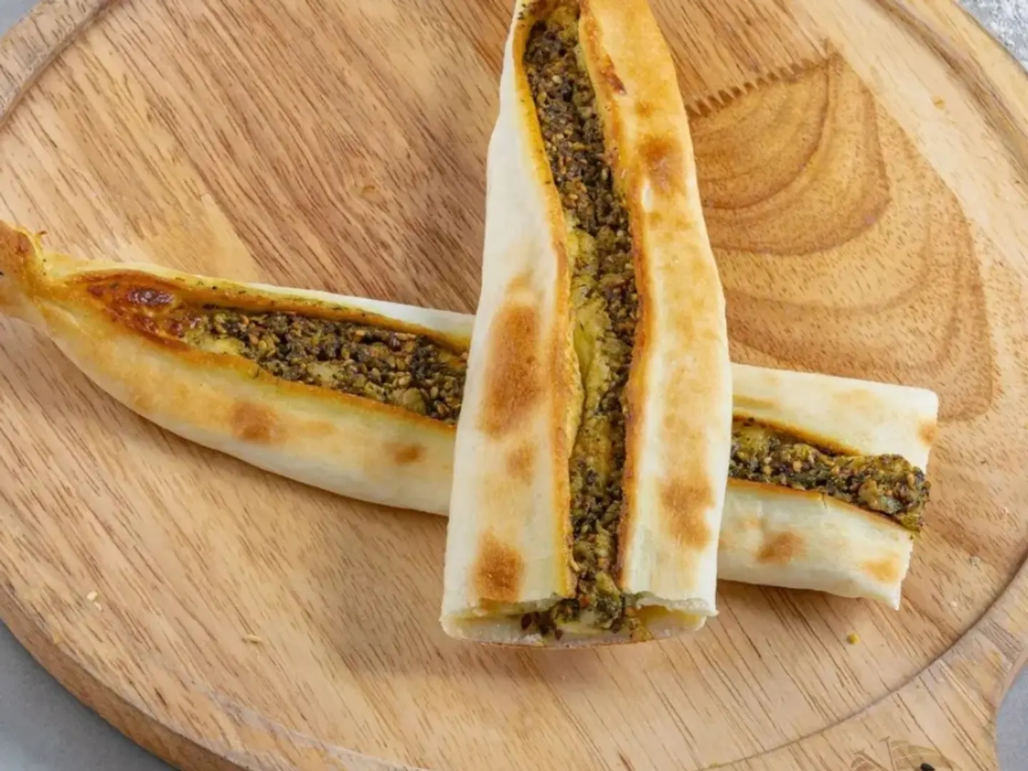 فطيرة لبنة مع الزعتر