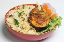 أرز مقلي بالسمك