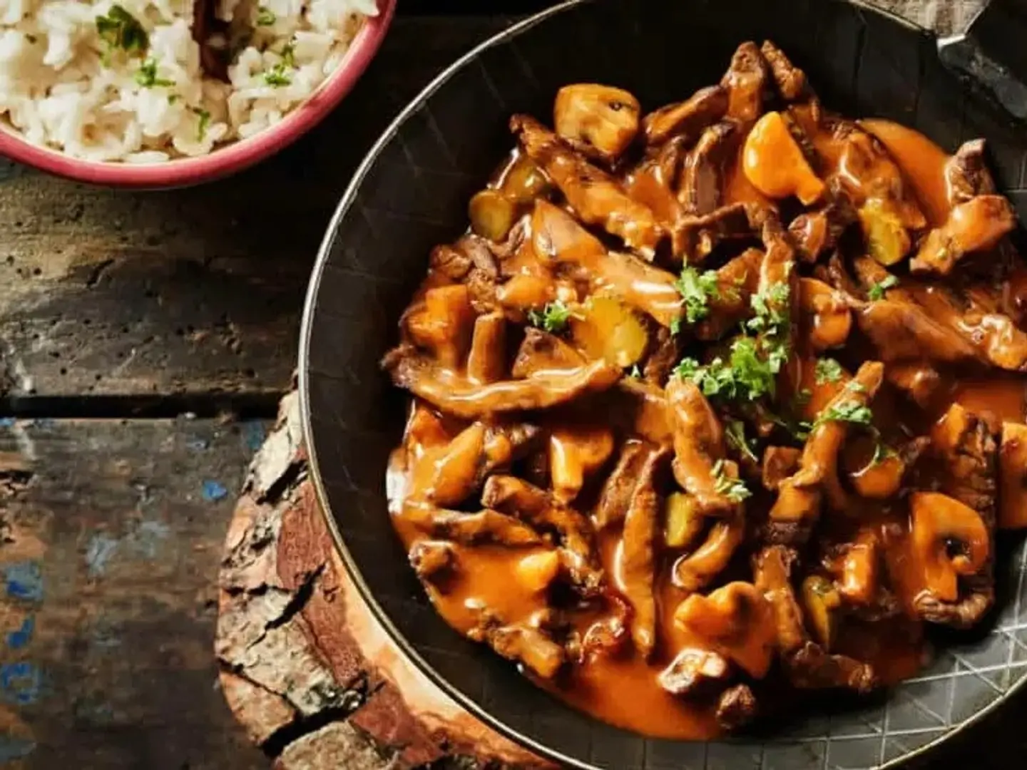 لحم بالفطر