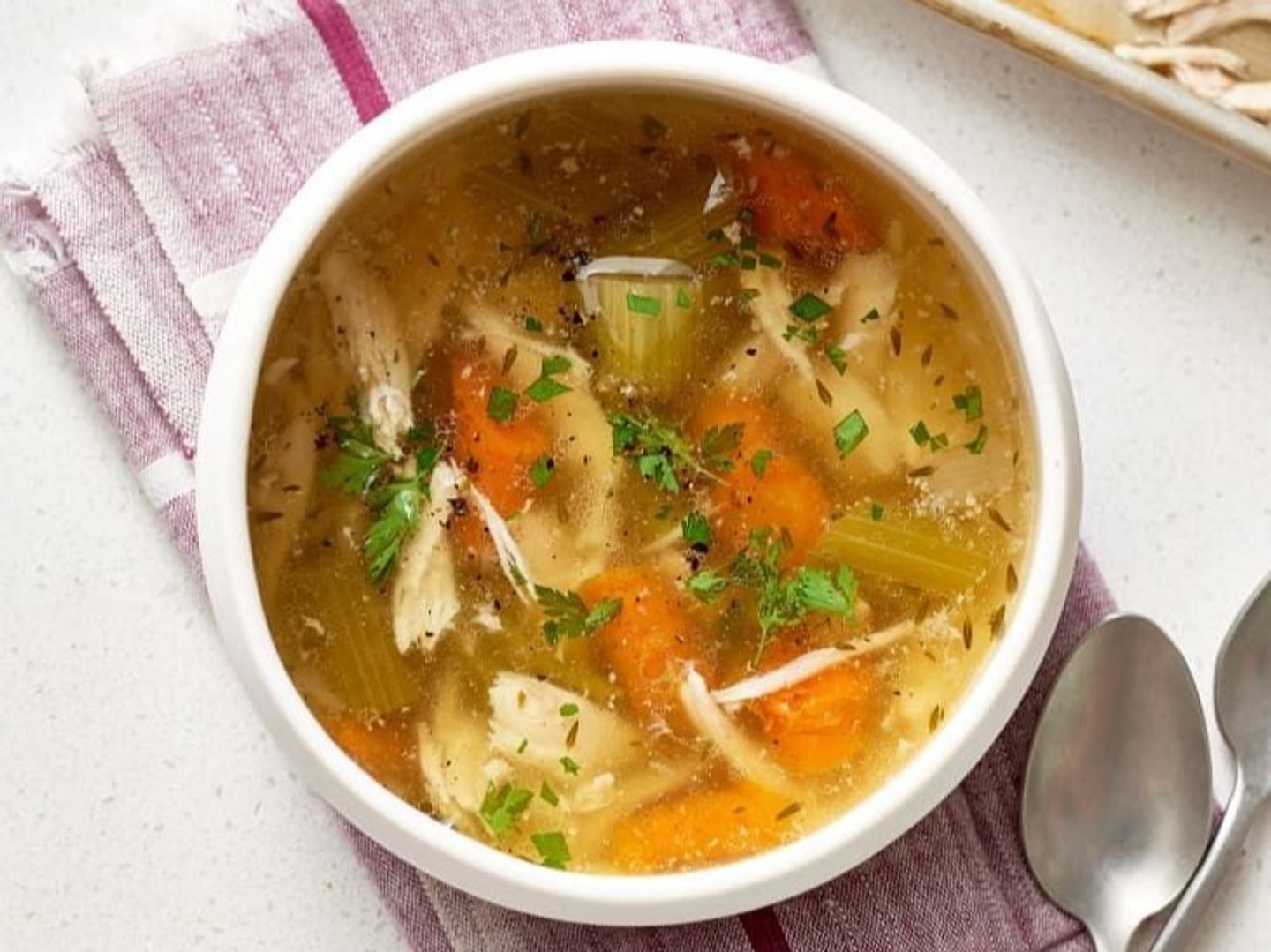 شوربة الدجاج الصافية