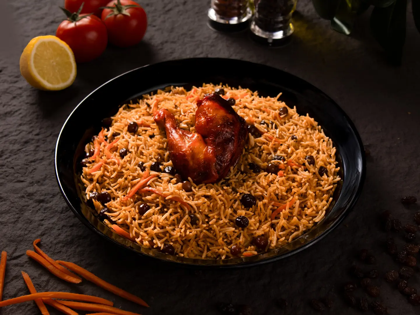 ربع دجاج شوايه فخذ مع ارز