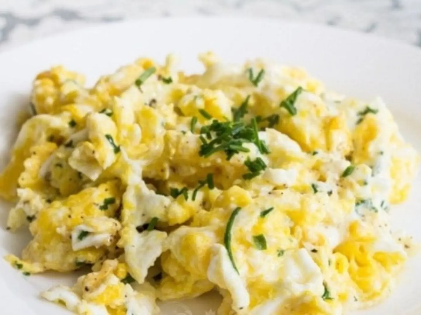 طبق بيض بالجبنه