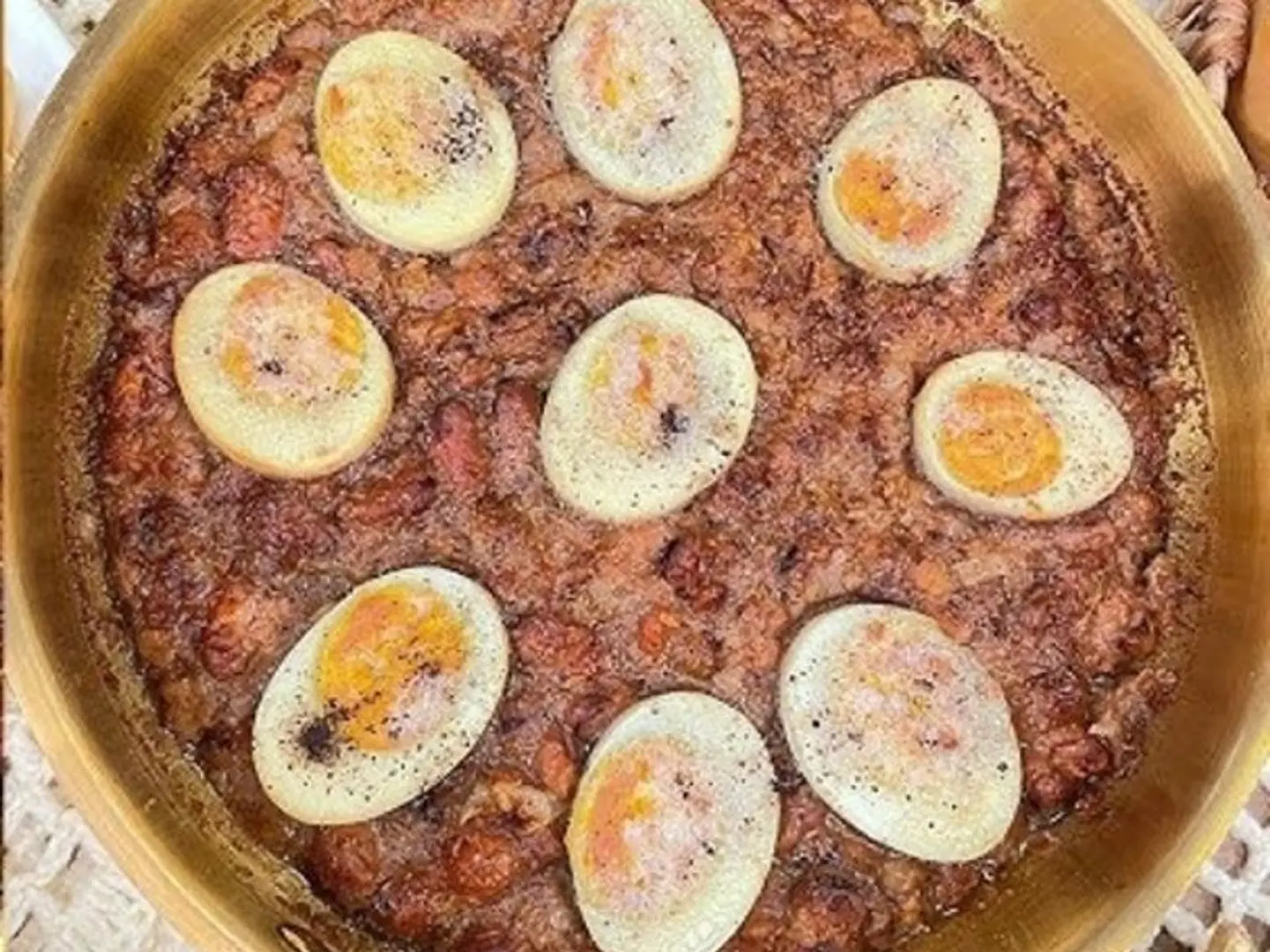 طبق فول بيض مسلوق