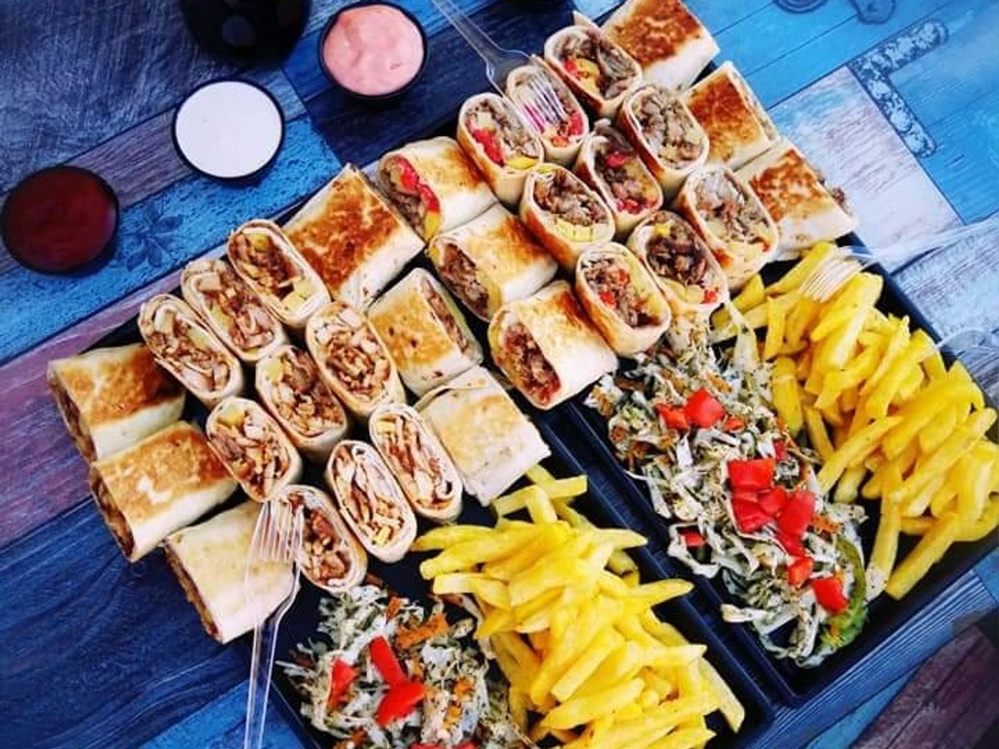 صحن عربي كبير بالجبن تربل