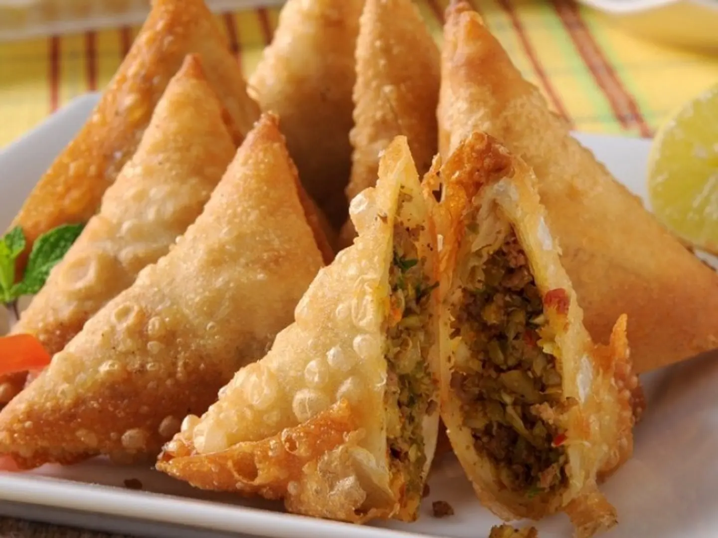 سمبوسة لحم طازج نص كيلو