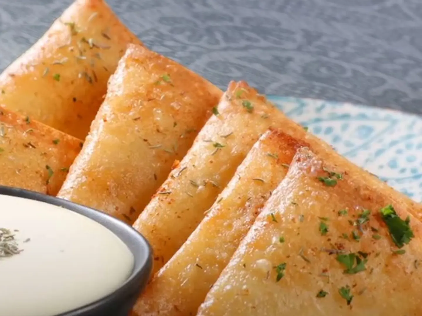 سمبوسة جبنة نص كيلو