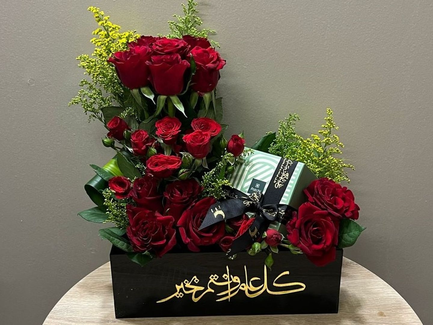 قاعده اكريلك بعباره عيد مع شوكلاته باتشي