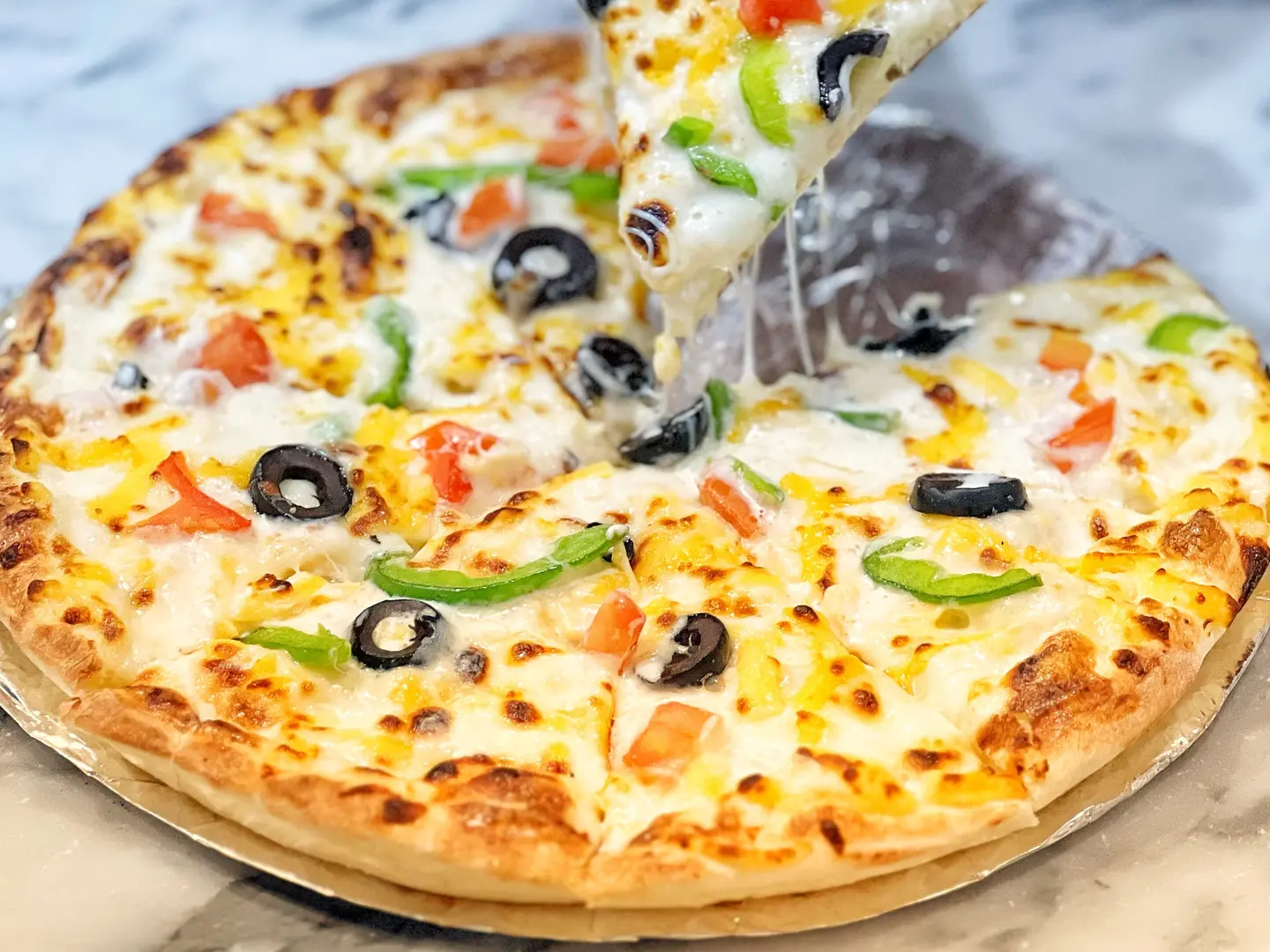 بيتزا جبن سائل بالخضار